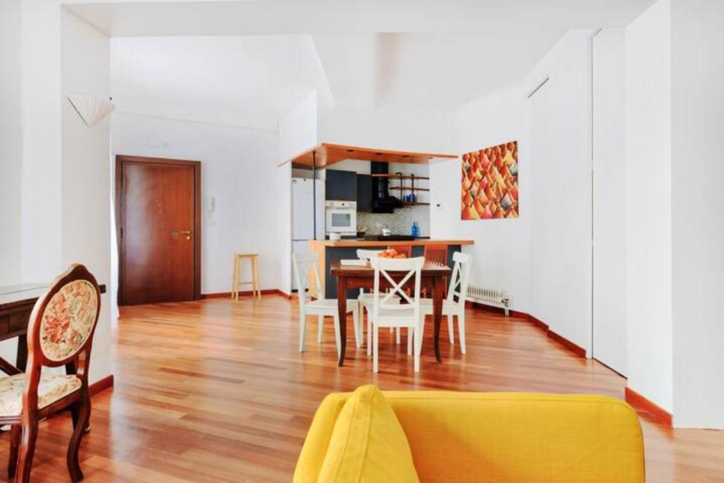 Pagano & Cenacolo Bright Apartment Milan Luaran gambar